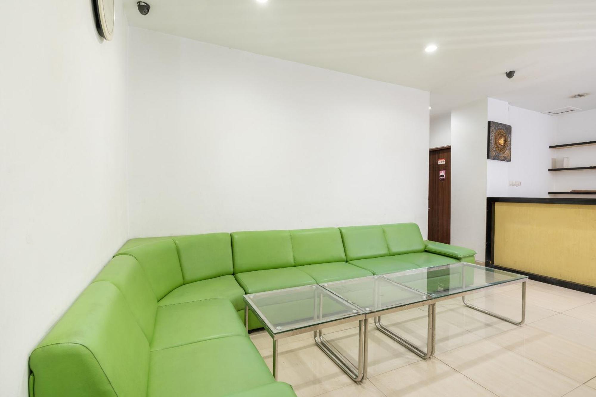 Super Oyo Flagship 91863 Metro House Hotel Surabaya Exterior photo